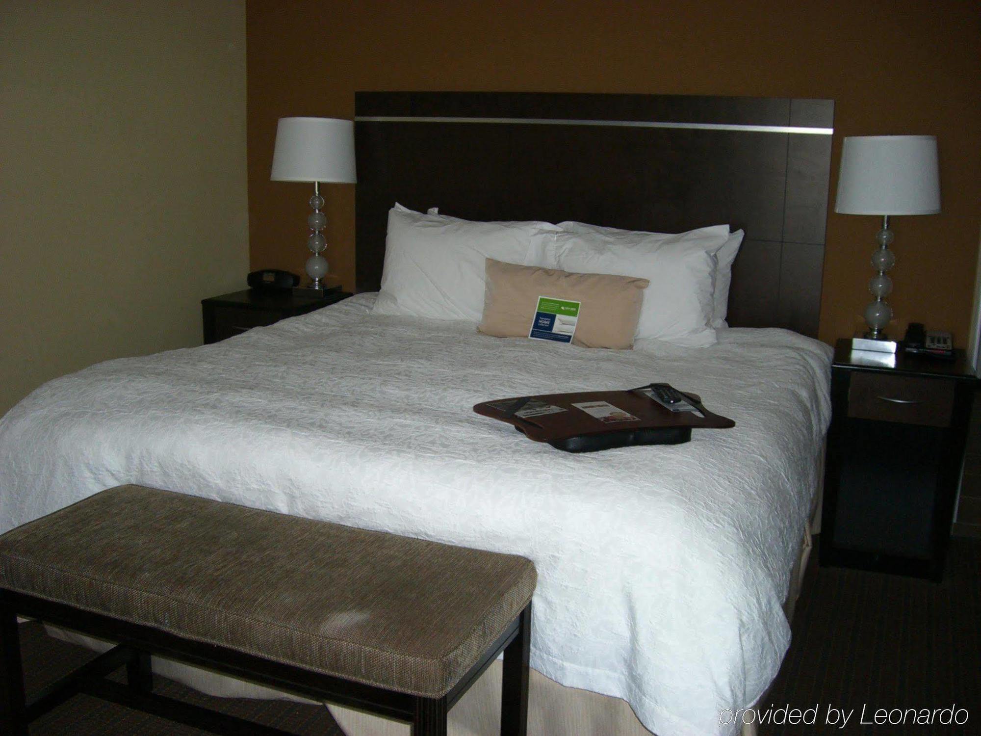 Hampton Inn And Suites Pueblo/North Room photo